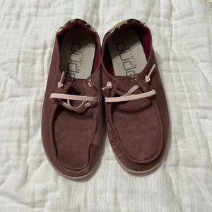Heydudes worn once size 5